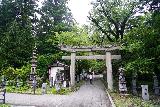 Akiu_Otaki_009_07202023 - Josh, Soph, and Mom going through the torii gates heading towards the shrine area before the Akiu Otaki Waterfall