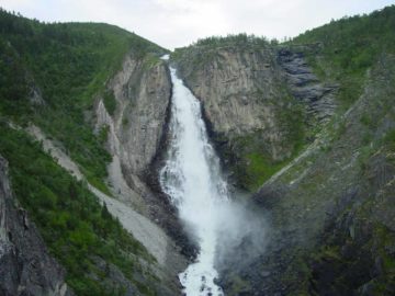 Linndalsfossen (I've also seen it referred to as Linndalsfallet) was the last of the three waterfalls that I saw from the community of Åmotan (especially near the Jenstad Farm).  Åmotan was special...