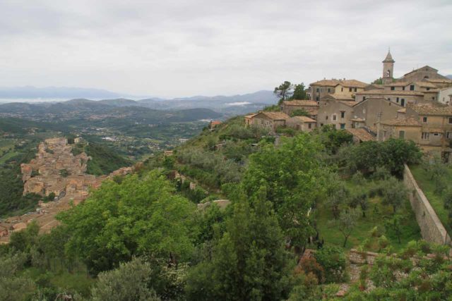 Arpino_087_20130521 - Julie och jag lyckades undvika att köra i Rom eftersom vi redan hade vår hyrbil (från Neapel) när vi lämnade Arpino (visas här) och gick norrut runt Rom och mot Cascata delle Marmore