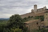 Assisi_107_20130522 - widok na Kościół św. Asyż poza murami miasta