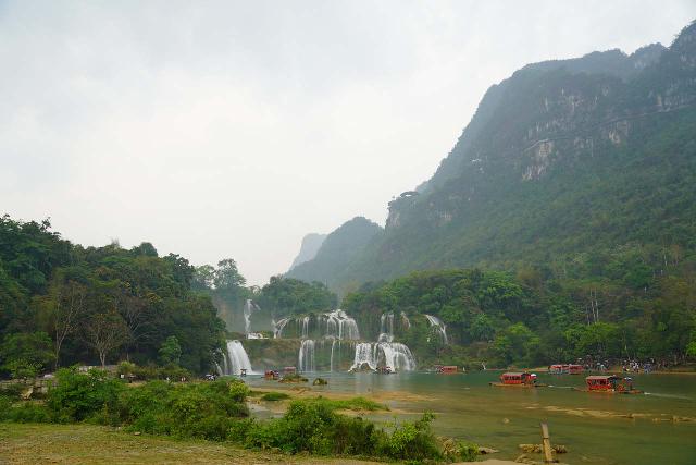 Ban_Gioc_026_04112025 - Contextual look at the Ban Gioc Waterfall from the Vietnam side