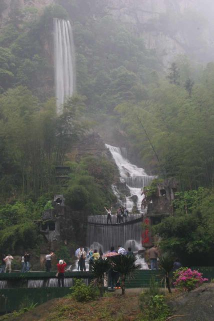 Baofeng_Hu_048_05072009 - The artificial Baofeng Hu Waterfall near the Zhangjiajie scenic area