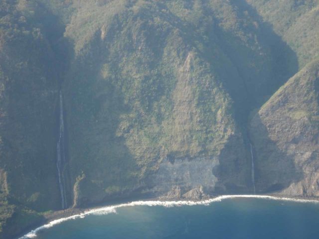 Big_Island_Heli_Paradise_046_jx_02222008 - A pair of Big Island Waterfalls spilling right into the ocean between Waipi'o Valley and Waimanu Valley
