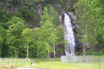 Cascata di Bignasco was a surprisingly satisfying waterfall that we noticed while we were headed up the Valle Maggia en route to the Cascata di Foroglio.  At first, we intended to treat it like the...