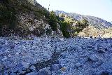 Bonita_Falls_034_01182021 - Eu definitivamente não esperava ver a água a este ponto a jusante de Bonita Cai no South Fork Lytle Creek lave durante a nossa janeiro de 2021 visita (seco e quente de Inverno, provavelmente devido ao Aquecimento Global)'t expect to see water this far downstream of Bonita Falls in the South Fork Lytle Creek wash during our January 2021 visit (a dry and warm Winter likely due to Global Warming)