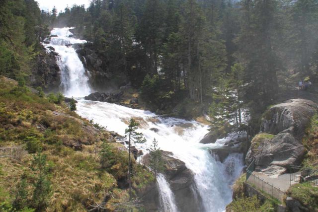 Bridge_of_Spain_082_20120512 - One of the converging waterfalls at the Bridge of Spain