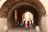 Burgos_237_06122015 - Julie and Tahia going back beneath the Arco de Santa Maria