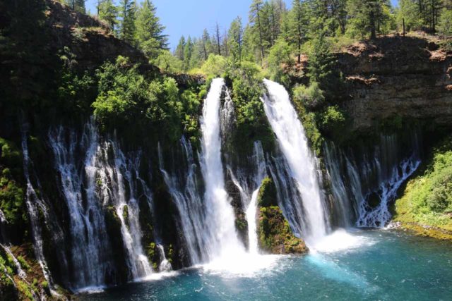 Burney_Falls_037_06202016 - Potem Falls byl jedním z vodopádů, které jsme navštívili cestou ke známým a oblíbeným Burney Falls, který byl pravděpodobně nejkrásnějším vodopádem v severní Kalifornii