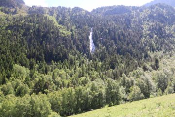 Cascada de Gerber was an unexpected waterfalling surprise as we made the long drive across the Pyrenees from Torla to Espot.  We didn't even know this waterfall existed when we were planning...