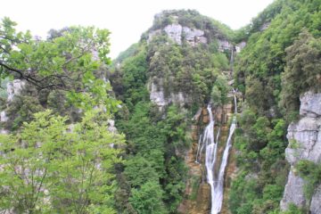 Cascata del Rio Verde (Rio Verde Waterfall) was said to be the highest natural waterfall in Italy at around 200m.  While we didn't have the means to corroborate or refute the claim, we did notice...