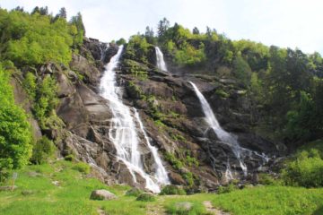 Cascate di Nardis (Nardis Waterfalls) seemed to be pretty well-known waterfalls as we became aware of it prior to our Italy trip through our DK guidebook as well as a visitor's waterfall submission...