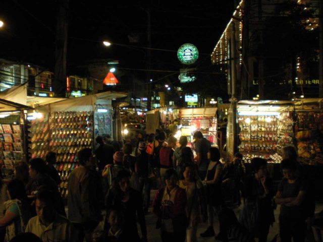 Chiang_Mai_058_jx_12302008 - sul do Mae, Sa foi a cidade de Chiang Mai e atmosféricas mercados de noite. Quando a rua de passeio de domingo não estava em, nós checamos o Bazar Noturno