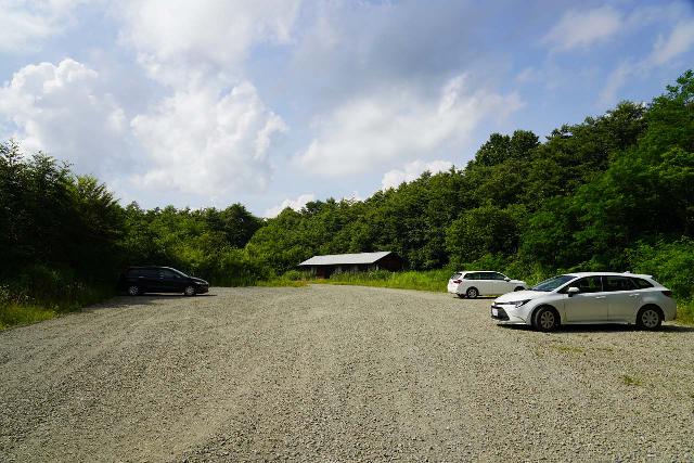 Choshigataki_010_07222023 - The main unpaved car park for the Choshigataki Falls