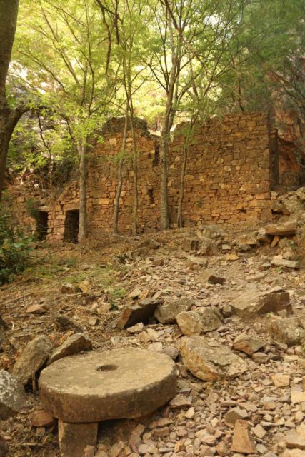 Cimbarra_088_05302015 - Some ruins of an old mill and a circular mortar, which hinted at the heritage around the Cascada de la Cimbarra