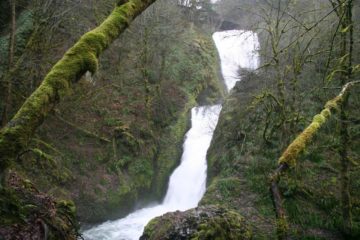 Bridal Veil Falls offers a pretty quiet experience as this two-tiered waterfall requires a short but pleasant walk to see.  It sits unconspicuously beneath the Historic Columbia...