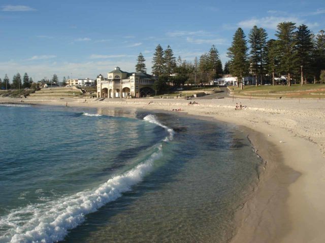 Cottesloe_008_jx_06222006 - Also within the greater Perth area was Cottesloe Beach, which was a really nice and relaxing spot, especially since this was where we spent the afternoon of our last day of our WA trip back in 2006