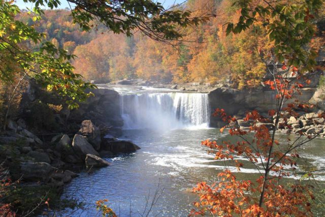 Cumberland_Falls_075_20121021 - Cumberland Falls in Eastern Kentucky was probably a closer comparison to the Shifen Waterfall than the real Niagara Falls