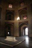 Delhi_044_11032009 - Inside Humayun's Tomb