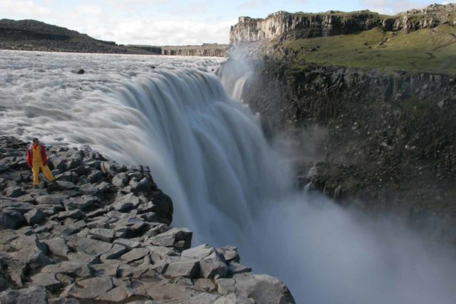 Dettifoss_031_06292007 - In order to get to the east bank of Selfoss, we had to first encounter the brink of Dettifoss' east bank
