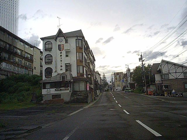 Drive_to_Soutaki_027_MingSung_07082023 - Driving through Akakura Onsen on the way to the Tsubame Onsen