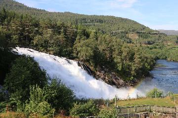 Eidsfossen was a powerful waterfall on the aptly-named Storelva (Big River) that literally made us feel like the ground beneath our feet was trembling. Indeed, the operative word with this falls...