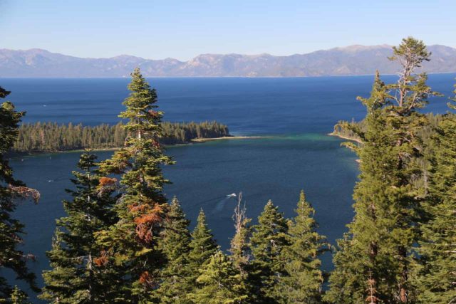 Emerald_Bay_037_06222016 - Emerald Bay łączący się z jeziorem Tahoe