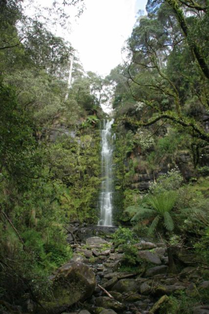 Erskine_Falls_030_11162006 - Context of Erskine Falls as seen from its base
