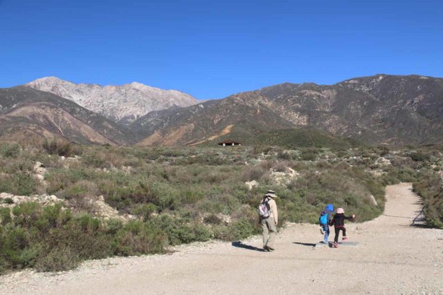  Etiwanda_Falls_013_02012015 - Départ de la randonnée aux chutes d'Etiwanda par le début du sentier à la réserve d'Etiwanda Nord dans les contreforts des montagnes de San Bernardino 