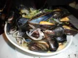 Etretat_030_jx_05062012 - Lots of mussels at La Bicorne