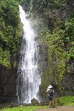 Faarumai_Waterfalls_037_20121215 - Julie and Tahia enjoying Vaimahutu Falls