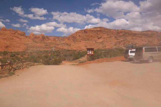 Faux_Falls_014_04202017 - Questa era l'area di parcheggio dove ho lasciato il veicolo 2wd e ho scelto di camminare per l'ultimo mezzo miglio fino al trailhead effettivo per Faux Falls