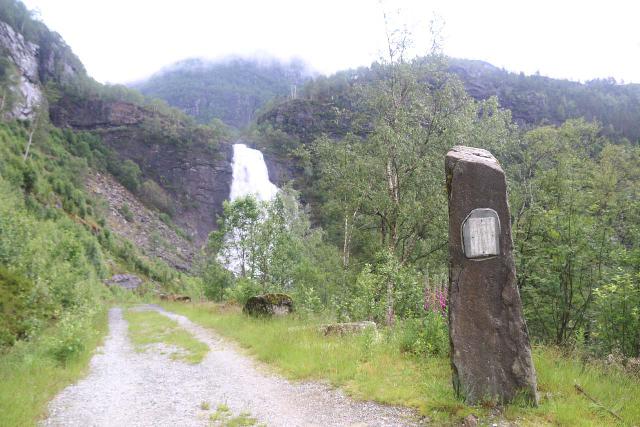 Fossen_Bratte_089_06262019 - The French Lovers' Memorial, where the plaque was badly faded when I last saw it in late June 2019