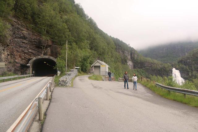 Fossen_Bratte_128_06262019 - Context of the Fossen Bratte Tunnel, the WC, and the two trails on either side of the WC with Fossen Bratte itself to the far right on this picture