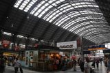 Frankfurt_018_06162018 - Another look towards the train platforms at the Frankfurt Hauptbahnhof