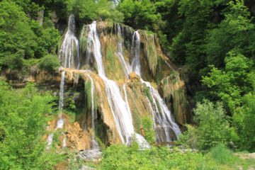 Cascade de Glandieu was probably one of Julie's favorite waterfalls in France.  It had what she likes to call 