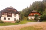 Gunstner_Waterfall_024_07142018 - A couple of houses by the clearing where the nearest car park for the Guenstner Waterfall was