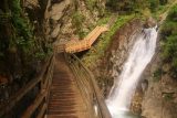 Gunstner_Waterfall_042_07142018 - Context of the wooden trail going across then up alongside the Guenstner Waterfall