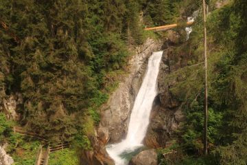 The Gunstner Waterfall (or more accurately Günstner or Guenstner) was certainly another one of the quieter waterfalls that I've encountered during our epic Summer 2018 trip to Austria...
