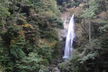 The Harafudo Waterfall was one of the more obscure waterfalls that we visited as it was off the beaten track well west of the Kansai area (where the cities of Kyoto, Osaka, and Nara are located)...