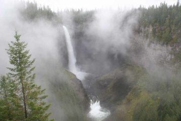 Helmcken Falls is probably the most famous of the waterfalls we've seen in the Wells Gray Provincial Park.  It seemed like tour buses would routinely stop here and off load their busloads...