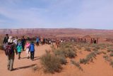 Horseshoe_Bend_015_03312018 - Crossing over the top of the initial hill and descending past a shelter towards the Horseshoe Bend itself