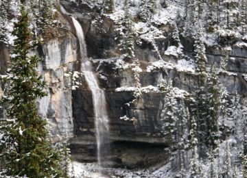Bridal Veil Falls was a pretty tall multi-tiered cascade said to have a cumulative drop of some 1200ft.  I had doubts about that gaudy height figure because I was only able to see something on the...
