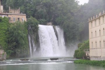 Le Cascate del Liri are comprised of two waterfalls.  The first (and more prominent) one is referred to as Cascata Grande (big waterfall; also known as Cascata Verticale or 