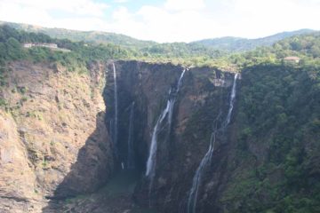 Jog Falls is perhaps India's most famous waterfall.  It could've easily been the most spectacular waterfall in all of Asia as the massive Sharavathi River spills some 253m in almost total freefall...