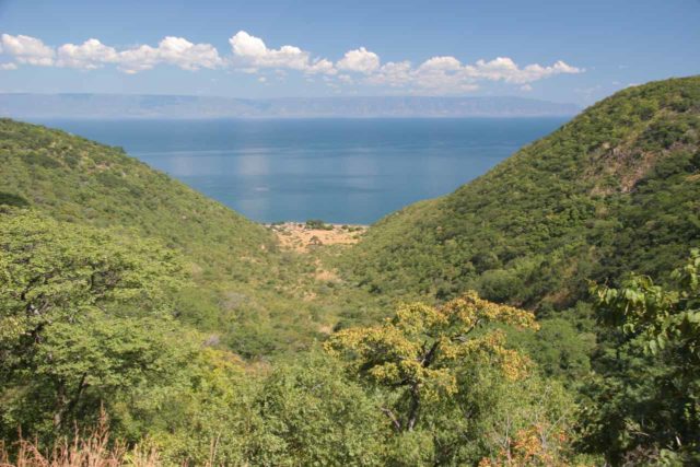 Kalambo_Falls_124_06022008 - Blick zurück auf den Tanganjikasee, der dir eine Perspektive gibt, wie weit wir geklettert waren, da das Dorf, aus dem wir kamen, direkt neben dem See war