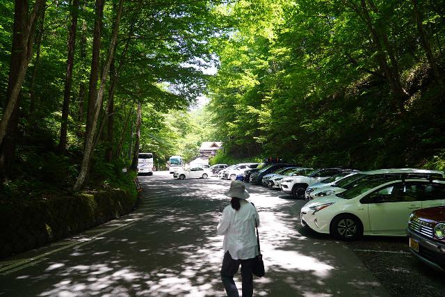 Karuizawa_Shiraito_001_07062023 - The busy car park for the Karuizawa Shiraito Waterfall