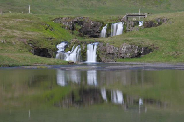 Kirkjufellsfoss_016_06232007 - Frontal view of Kirkjufellsfoss
