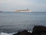Kona_004_jx_02012008 - The unsightly cruise ship dominating the scene