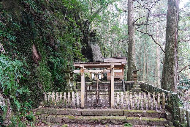 Kuwanoki_Falls_031_04102023 - The Oga Hachiman-Jinja Shrine seen along the way to the Kuwanoki Falls