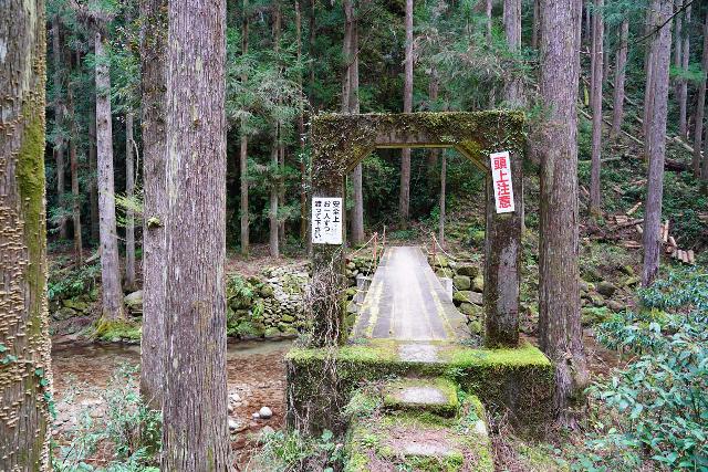 Kuwanoki_Falls_038_04102023 - Approaching a bridge beyond the Oga Hachiman-Jinja Shrine, which kind of marks where the trail up to the Kuwanoki Falls gets a bit rougher